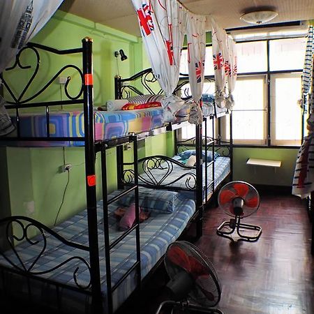 Wacky Fun Party Hostel Bangkok Buitenkant foto